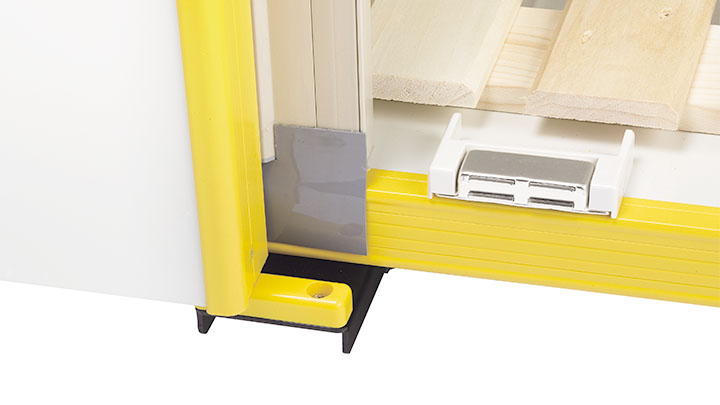 <span style="font-weight: bold; !important">扉召し合わせ部ヒーター(標準タイプ用のオプション)</span><br>両開きタイプには、高温多湿時に発生しやすい結露対策として、扉召し合わせ部にヒーターを内臓しました。